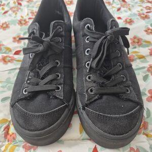 Source Unknown Black Canvas Women's Sneakers